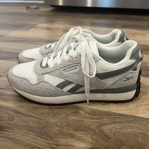 Women’s Reebok Sneakers Size 8.5